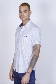 REGULAR-FIT COTTON SHIRT IN WHITE, SHORT SLEEVES AND BUTTONS ON THE FRONT.
