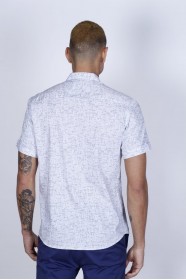 REGULAR-FIT COTTON SHIRT IN WHITE, SHORT SLEEVES AND BUTTONS ON THE FRONT.