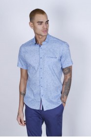 REGULAR-FIT COTTON SHIRT IN BLUE, SHORT SLEEVES AND BUTTONS ON THE FRONT.