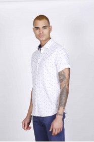 SPORT COTTON SHIRT IN WHITE COLORED, SHORT SLEEVE, SNAP-BUTTON ON THE FRONT.