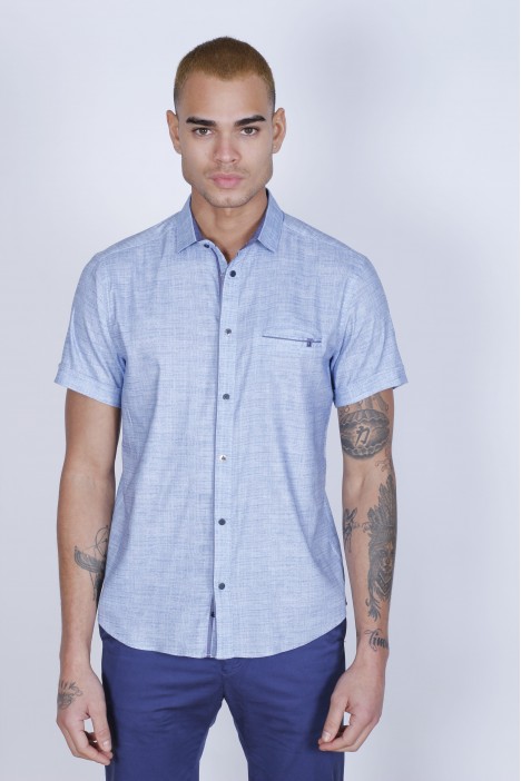 SPORT COTTON SHIRT IN WHITE COLORED, SHORT SLEEVE, SNAP-BUTTON ON THE FRONT.