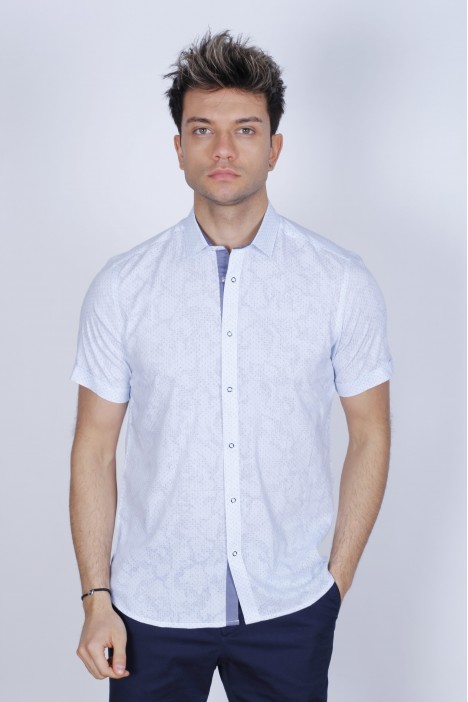 SPORT COTTON SHIRT IN WHITE COLORED, SHORT SLEEVE, SNAP-BUTTON ON THE FRONT.