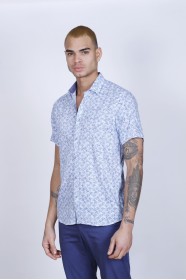 SHORT SLEEVE, REGULAR-FIT SHIRT. LIGHT BLUE