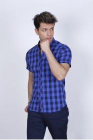 SLIM-FIT COTTON SHIRT IN SAX BLUE COLORED, SHORT SLEEVE, SNAP-BUTTON ON THE FRONT.