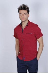 SLIM-FIT COTTON SHIRT IN RED COLORED, SHORT SLEEVE, SNAP-BUTTON ON THE FRONT.