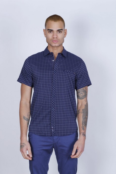 SPORT COTTON SHIRT IN MUSTARD COLORED, SHORT SLEEVE, SNAP-BUTTON ON THE FRONT.
