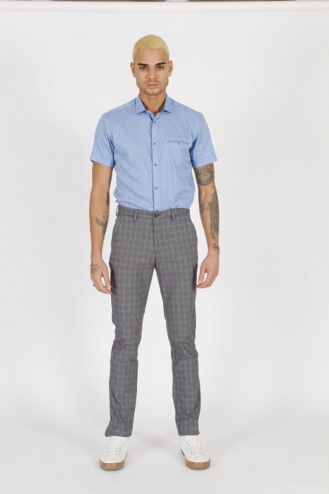 GREY REGULAR-FİT TROUSERS İN CHECKED FABRIC.