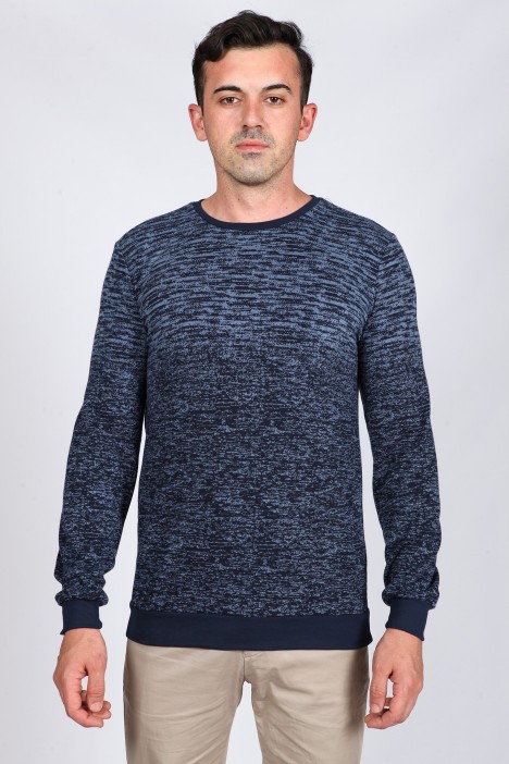 Long sleeve, round neck, navy blue-indigo colored, regular cotton t-shirt.
