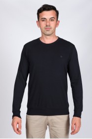 T-shirt with long sleeves, round neck and lycra content. Navy Blue.