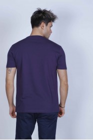 PURPLE COLOUR, SHORT SLEEVE T-SHIRT, COTTON AND LYCRA MIXED WITH A ROUND NECK AND CONTRAST FRONT PRINT.