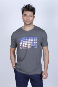KHAKI COLOUR, SHORT SLEEVE T-SHIRT, COTTON AND LYCRA MIXED WITH A ROUND NECK AND CONTRAST FRONT PRINT.