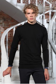 LONG SLEEVE HIGH NECK T-SHIRT. BLACK