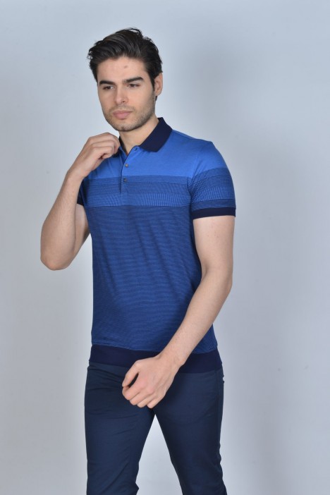 DARK BLUE COLOR, SHORT SLEEVE, MADE OF SPECIAL MERCERIZED FABRIC, POLO COLLAR, SNAP-BUTTON FASTENING , CLASSIC T-SHIRT.