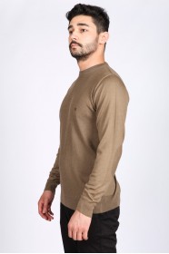 ROUND NECK WOOL SWEATER. MEDIUM BROWN 