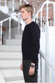 CREW- NECK SWEATHER / NAVY BLUE