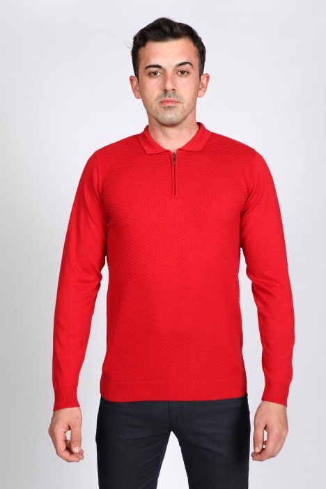 RED COLOR EMBOSSED TEXTURE DETAILED POLO ZIPPERED SWEATER