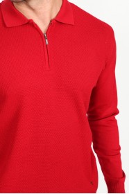 RED COLOR EMBOSSED TEXTURE DETAILED POLO ZIPPERED SWEATER