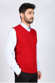 CLASSIC KNIT VEST WITH EMBOSSED PATTERNED. RED