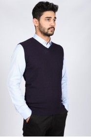 KNIT VEST WITH EMBOSSED PATTERNED. DARK-PURPLE