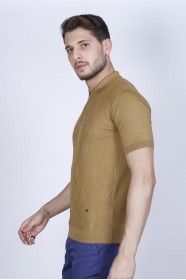 SHORT SLEEVE, ZİPPER POLO NECK, REGULAR MOLD, 100% COTTON SWEATER. DARK MUSTARD